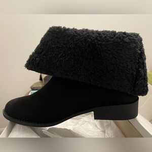 New Maurice’s Black Regina Sherpa Fold boot